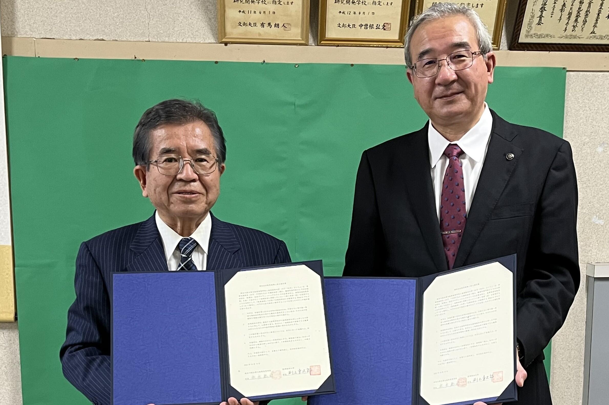 神奈川県立厚木商業高等学校令和4年10月14日（右：宗方校長）.jpg